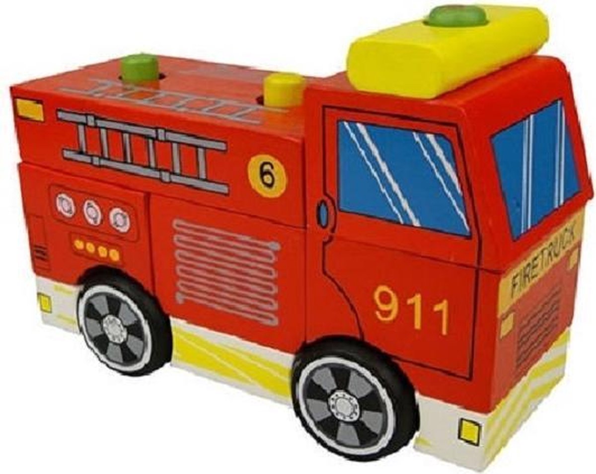 Houten stapel brandweerauto
