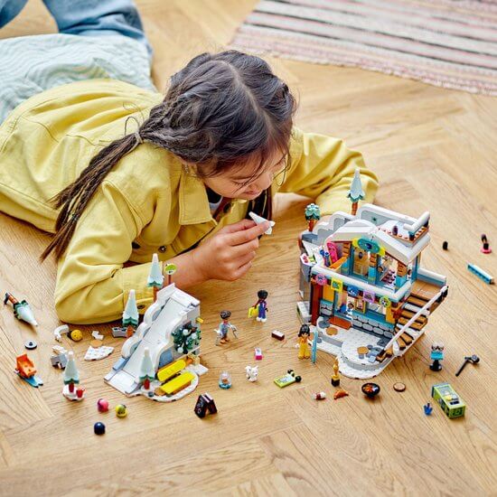 Lego Friends Vakantie skipiste en café - 41756
